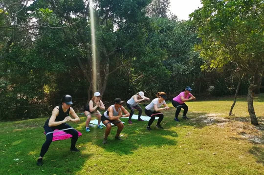 fitness class doing squats
